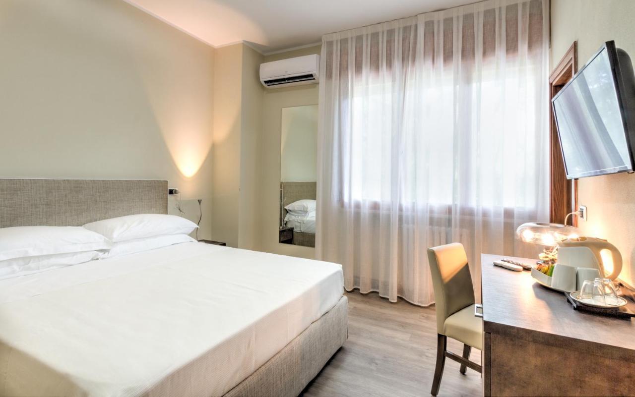 Hotel Kent Milano Marittima Rum bild